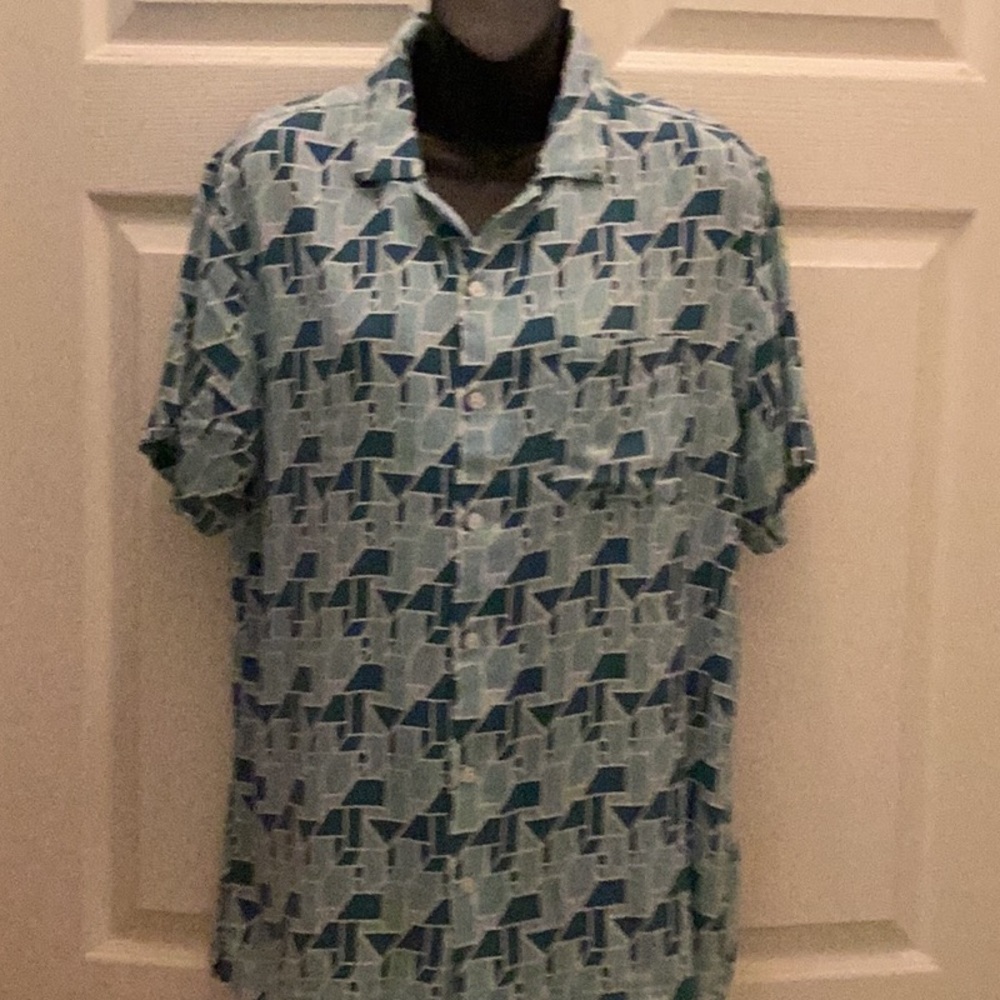 NWT Fun Retro Shirt Size Med Closet Must Have